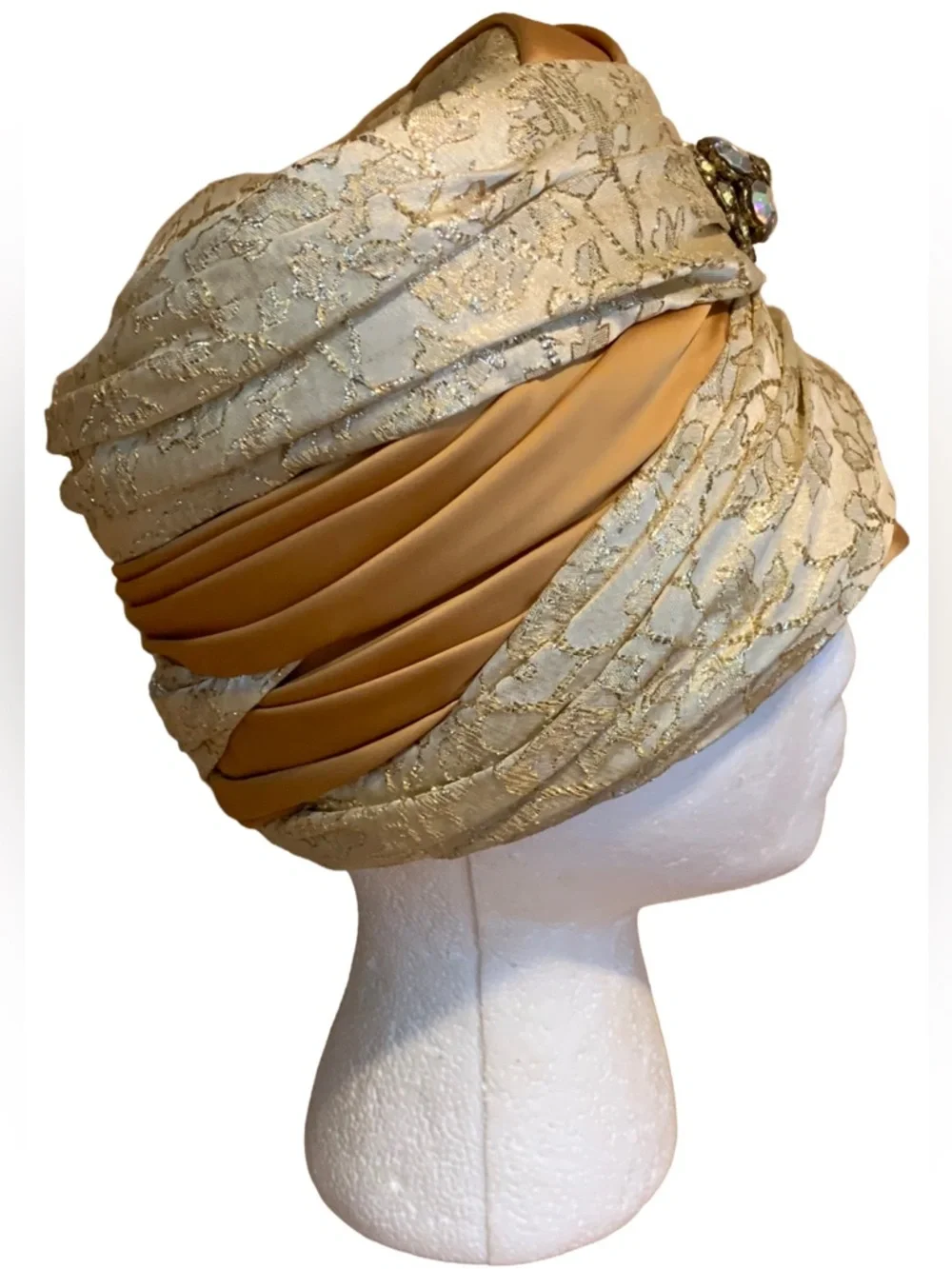 VINTAGE SHILLITOS 1960'S GOLD & CREAM SATIN RUCHED BROCADE TURBAN STYLE HAT - Picture 3 of 13